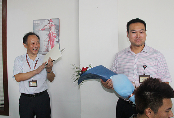 教师节盛院长献花