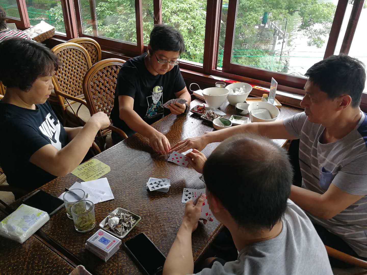 校棋牌俱乐部举办了棋牌比赛